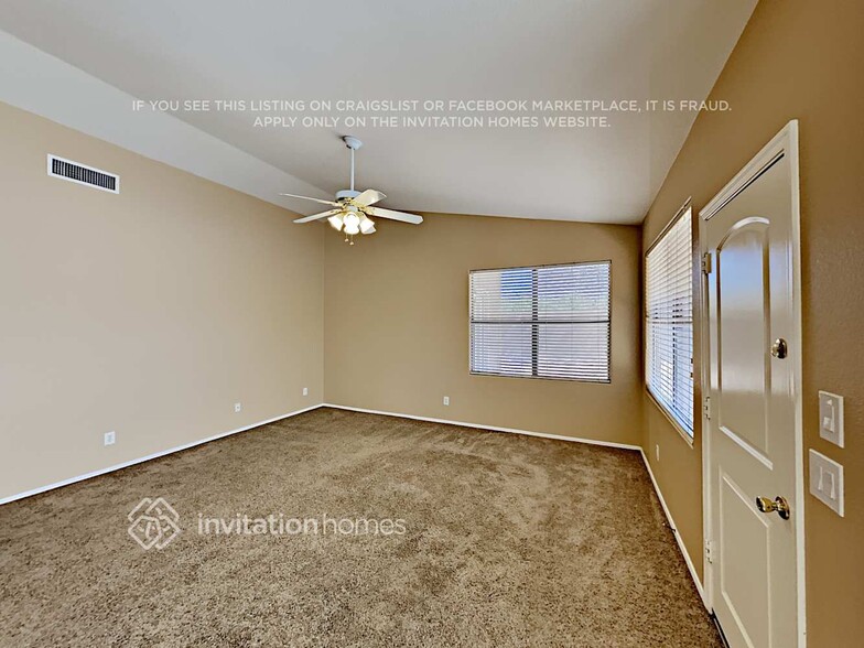 Building Photo - 9832 E Olla Ave