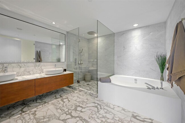 Building Photo - 10203 Collins Ave