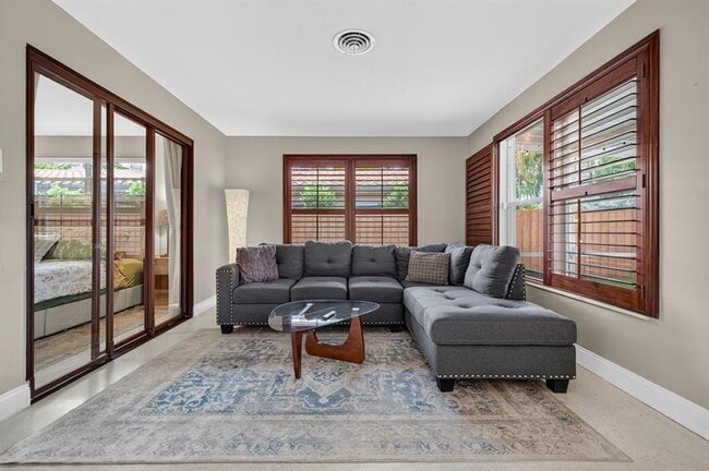 Building Photo - 2407 NE 17th Terrace