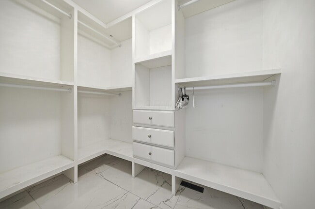 Building Photo - 8661 Craigston Ct