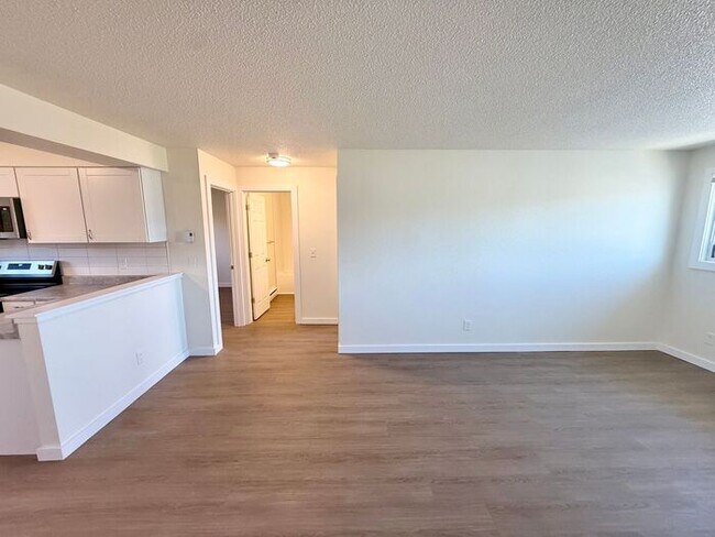 Building Photo - COMPLETE REMODEL!!! - FIRST TWO WEEKS OFF!! Cozy 2 Bed/1 Bath Apartment in North Loveland!