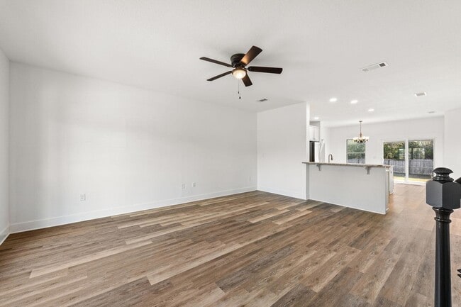 Building Photo - 140 Kinley Ave