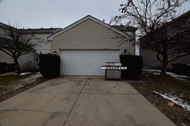 Building Photo - 24 Waterbury Cir