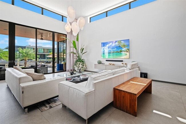 Building Photo - 655 Layne Blvd