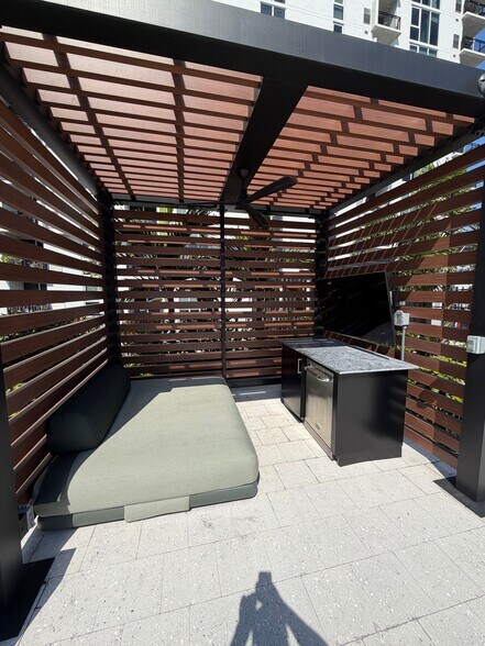 Building Photo - 237 NE 33rd St