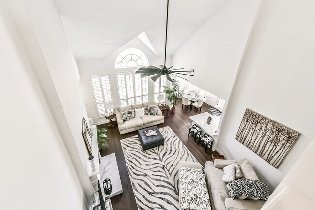 Building Photo - 1322 Blackthorne Dr