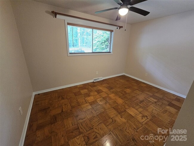 Building Photo - 5027 Malibu Dr