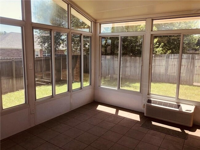 Building Photo - 891 Sunflower St