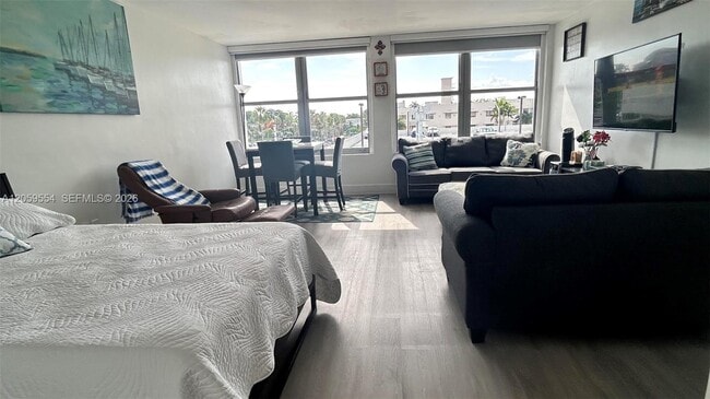 Building Photo - 2899 Collins Ave