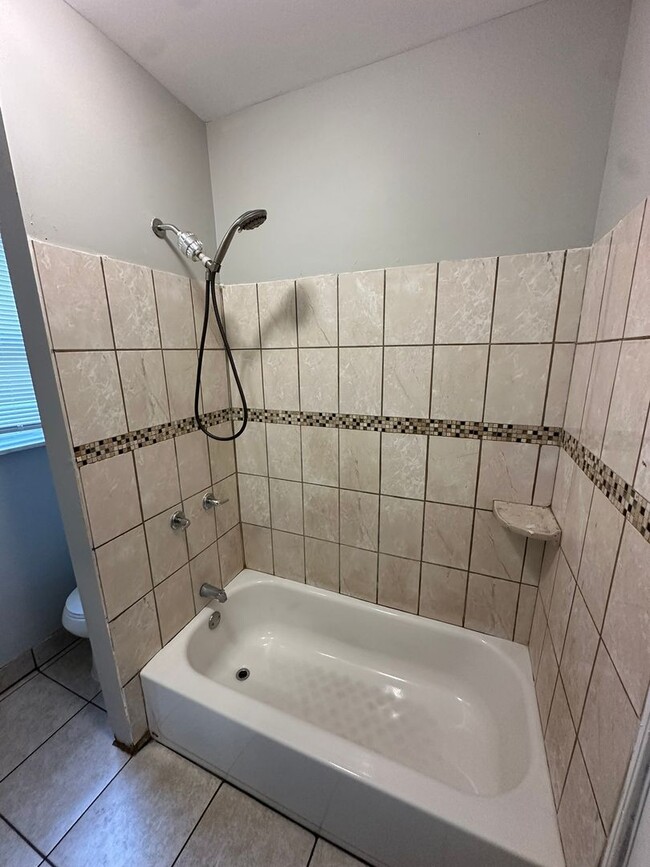 Building Photo - 440 W Fisher Ave