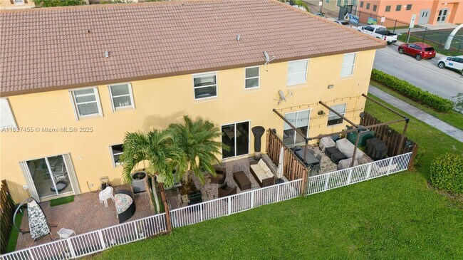 Building Photo - 8618 NW 113th Ct