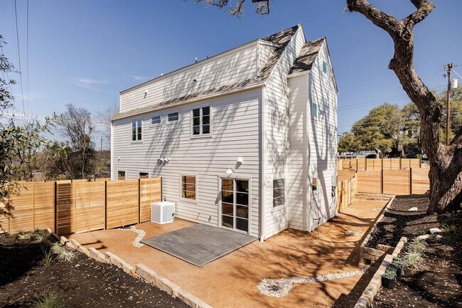 Building Photo - 1802 Overhill Dr