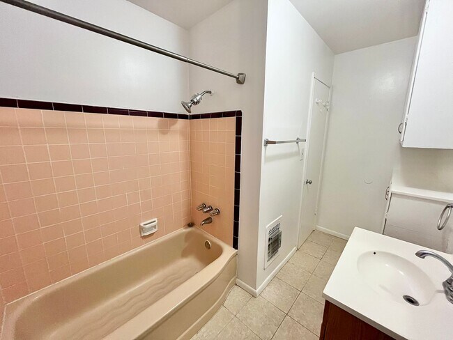 Building Photo - Charming Upstairs 1-Bedroom Apartment in South Park!