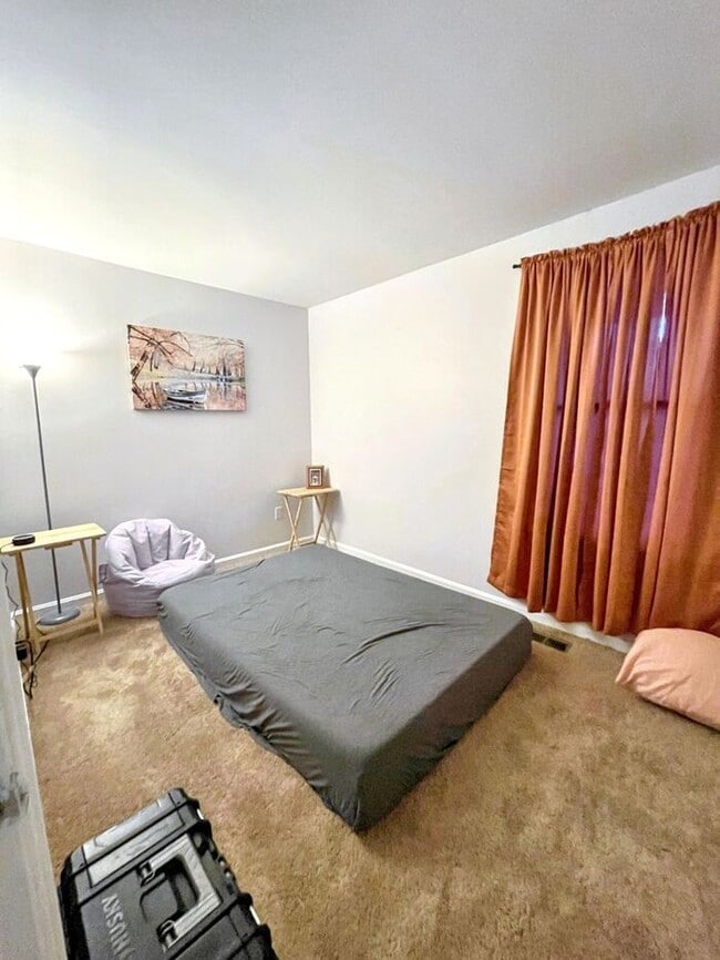 Building Photo - Lovely 3-Bed Home in Gated Community with ...