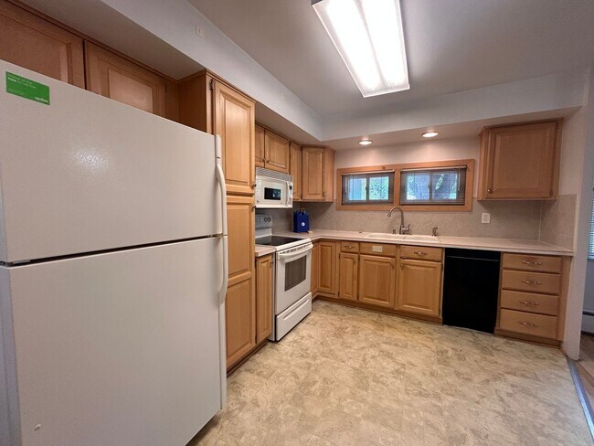 Building Photo - $0 DEPOSIT OPTION. 2 BEDROOM 1 BATH, XERISCAPED YARD CLOSE TO BELMAR, O'KANE PARK AND ST ANTHONY'S!