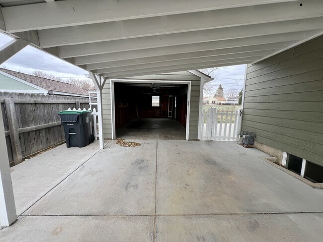 Building Photo - Great Home Close to CFD!