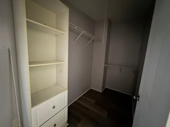 Building Photo - 237 Temple Cir W