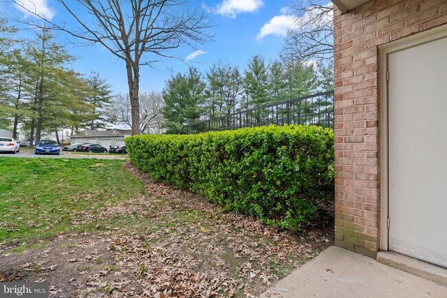 Building Photo - 18302 Streamside Dr