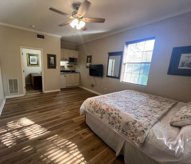 Building Photo - Bendel Gardens Apartment