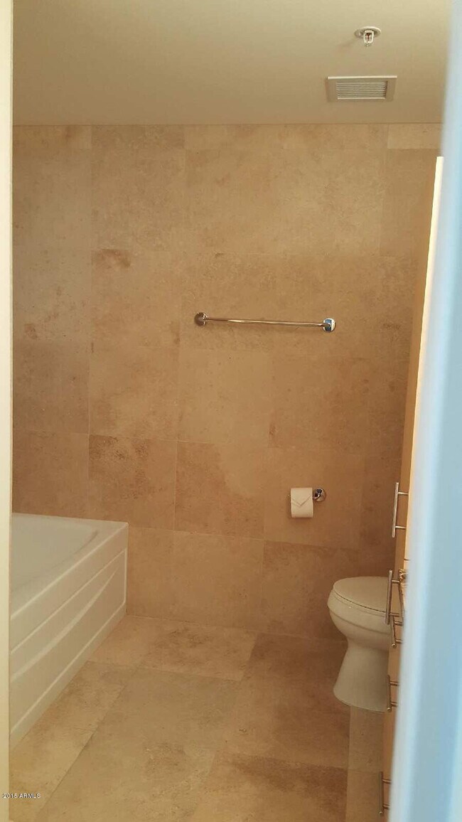 Building Photo - 7131 E Rancho Vista Dr