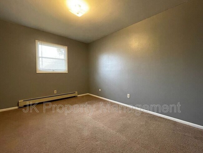 Building Photo - 1411 6th Ave S