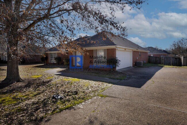 Building Photo - 105 Channing Cir
