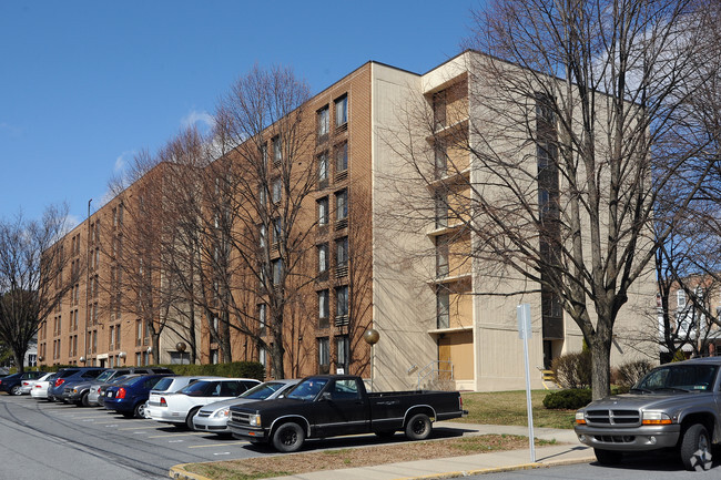 Building Photo - Hampton House