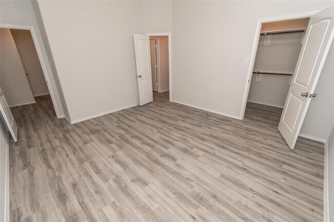 Building Photo - 5607 Cobark Creek Trl