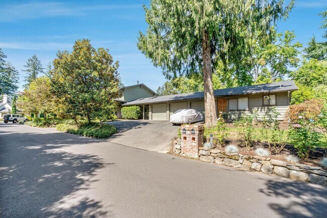 Building Photo - 13745 Cameo Ct