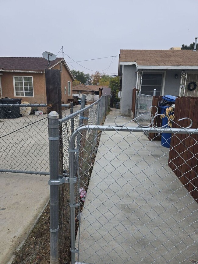 Building Photo - 924 Height St