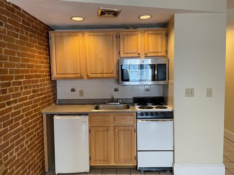 Building Photo - 12 Mount Auburn St