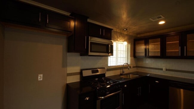 Building Photo - 413 Winding Ln