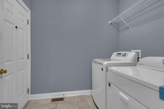Building Photo - 3355 Lancer Ct