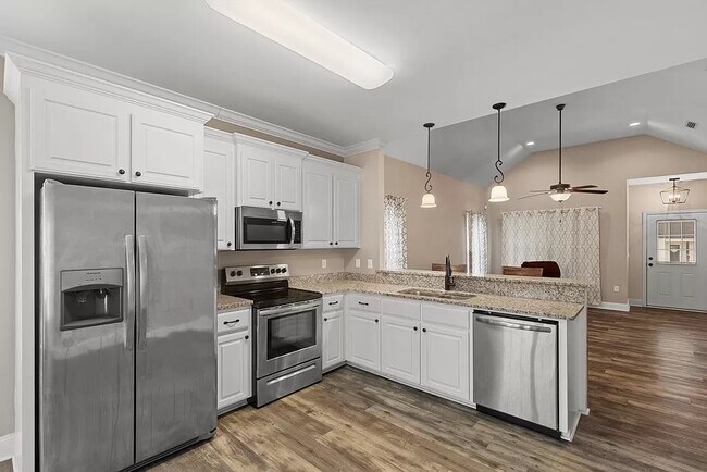 Building Photo - 118 Village Ln