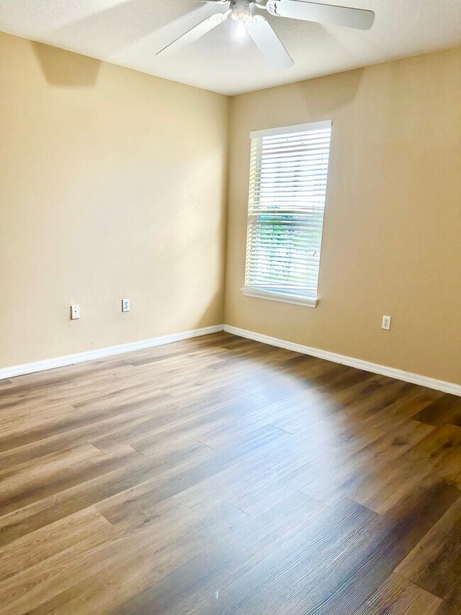 Building Photo - Beautiful Home in Parkview at Lake Shore