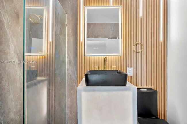 Building Photo - Southwest 26th Street, Miami, FL 33133 - 3 BR 2 BA single-family home