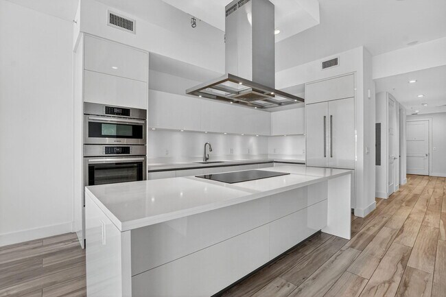 Building Photo - 155 E Boca Raton Rd