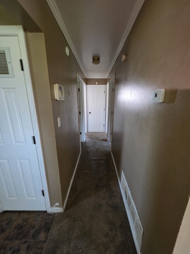 Building Photo - 3-Bedroom Retreat in Blytheville – Cozy 884 Sq Ft Home on Mayfair Lane!