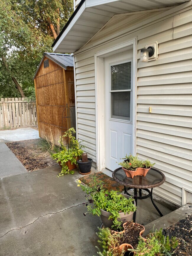 Building Photo - 132 N Bliss St