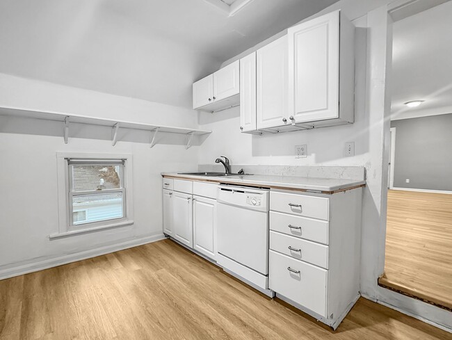 Building Photo - 129 Palmer St NE