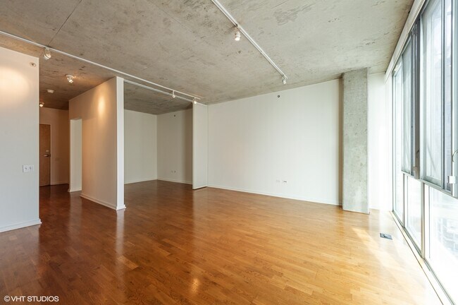 Building Photo - 659 W Randolph St