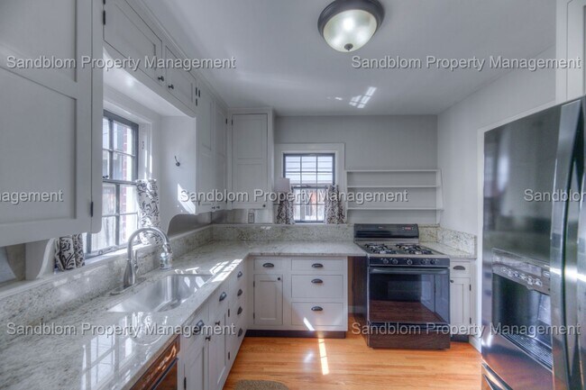 Building Photo - For Lease | Brookside | $1800 Rent | Available now!