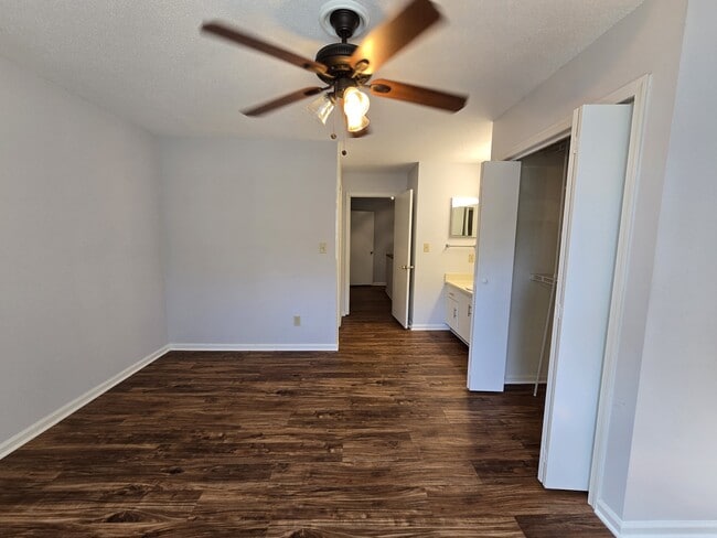 Building Photo - 117 Kingsbury Dr