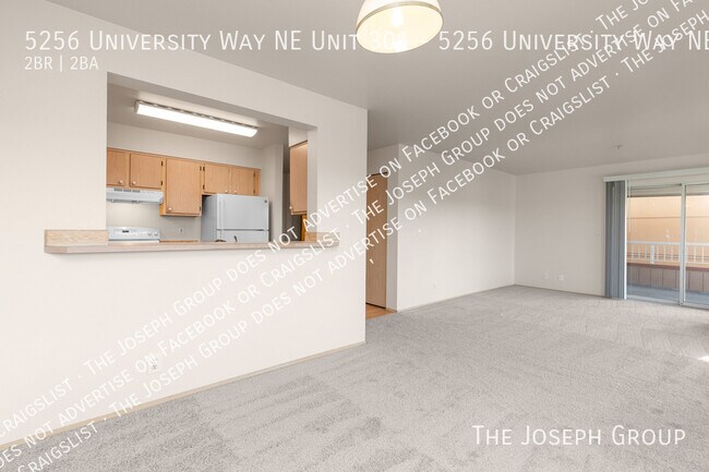 Building Photo - 5256 University Wy NE