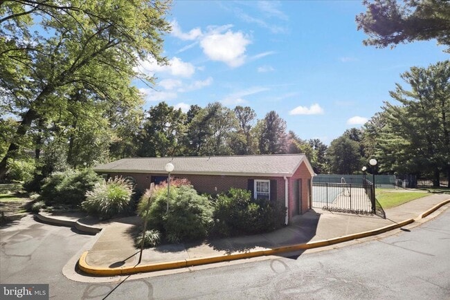 Building Photo - 5422 Brixham Ct