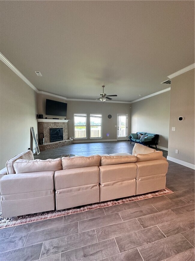 Building Photo - 1030 Winesap Dr