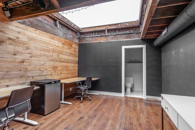 Building Photo - 2425 W 14th St