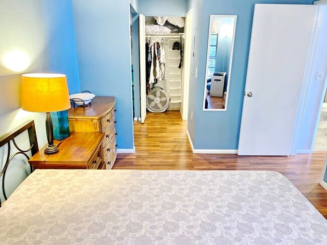 Building Photo - Beautiful and Bright, Nicely Furnished top floor Keonekai Villages condo-- recently remodeled and...