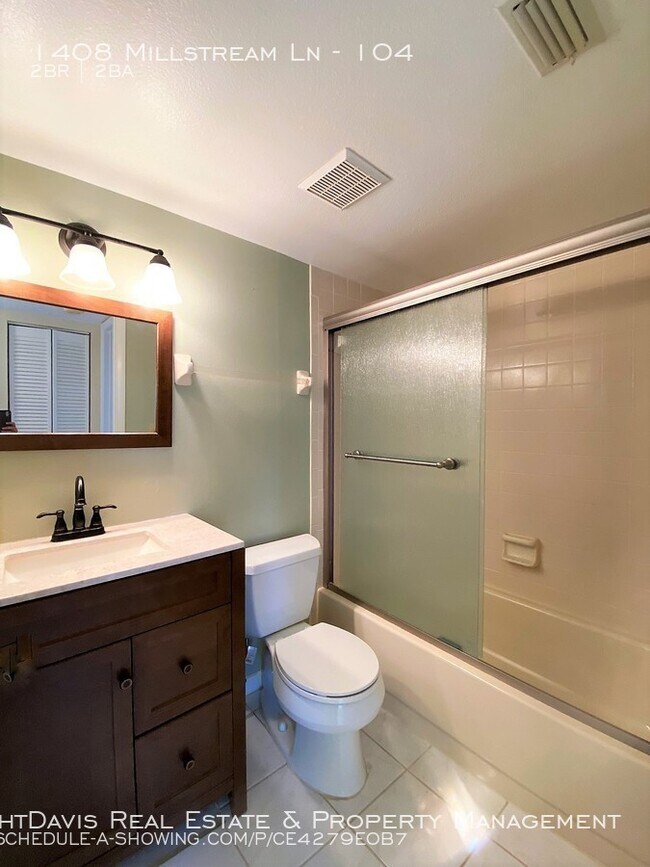 Building Photo - Lake Tiffany of Dunedin Offers 2/2!