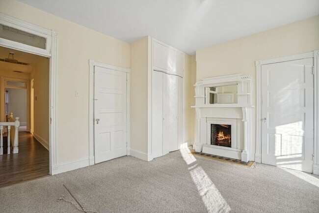 Building Photo - Available Now! 3 bedroom, 1.5 bathrooms hi...